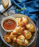 NY Style Garlic Knots (8)